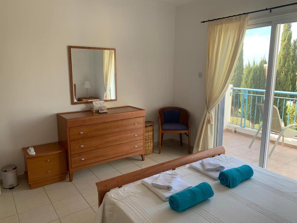 Regina Gardens - Spacious 3 Bed, 2 Bath Maisonette Paphos Eksteriør bilde