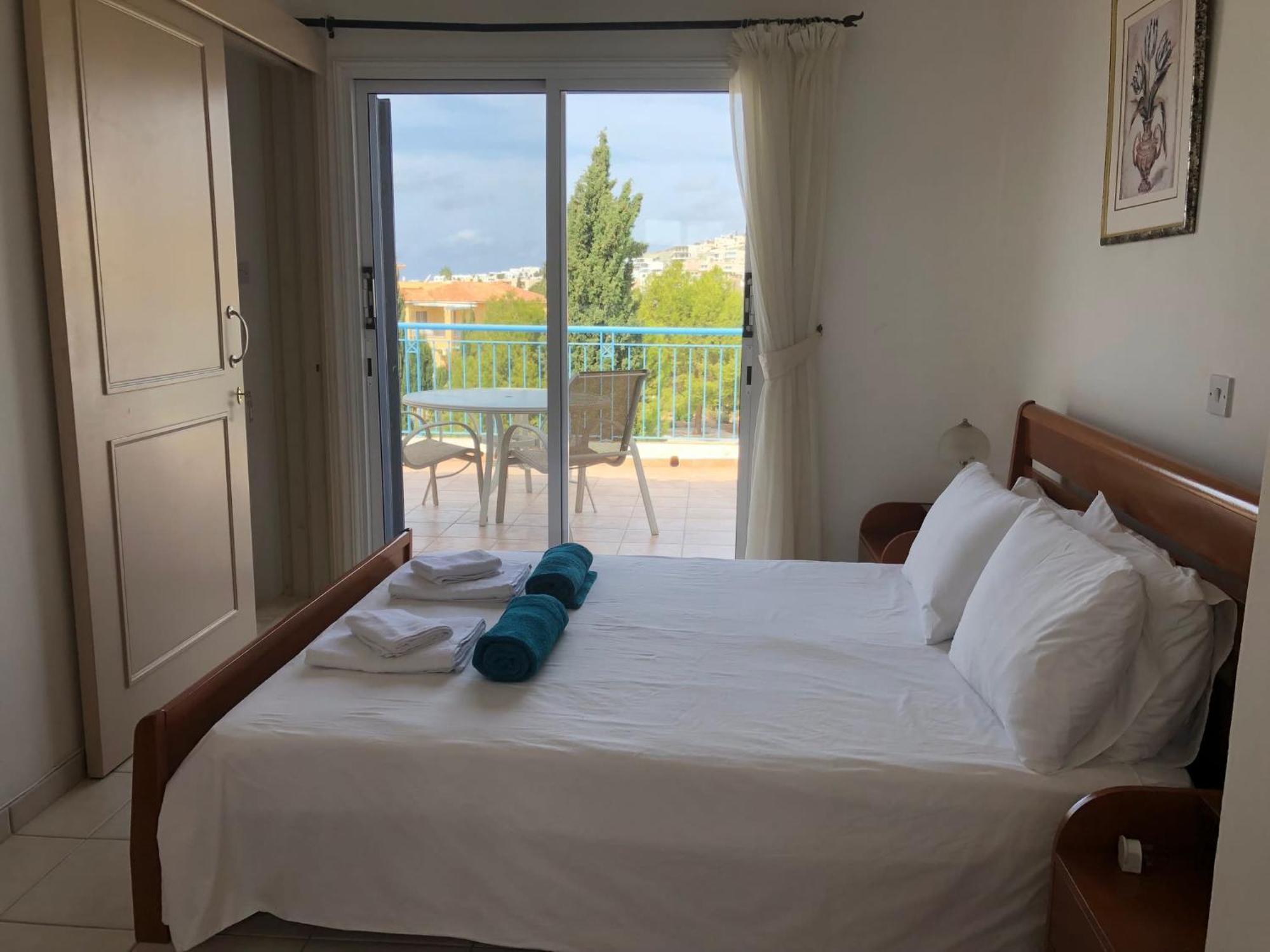 Regina Gardens - Spacious 3 Bed, 2 Bath Maisonette Paphos Eksteriør bilde