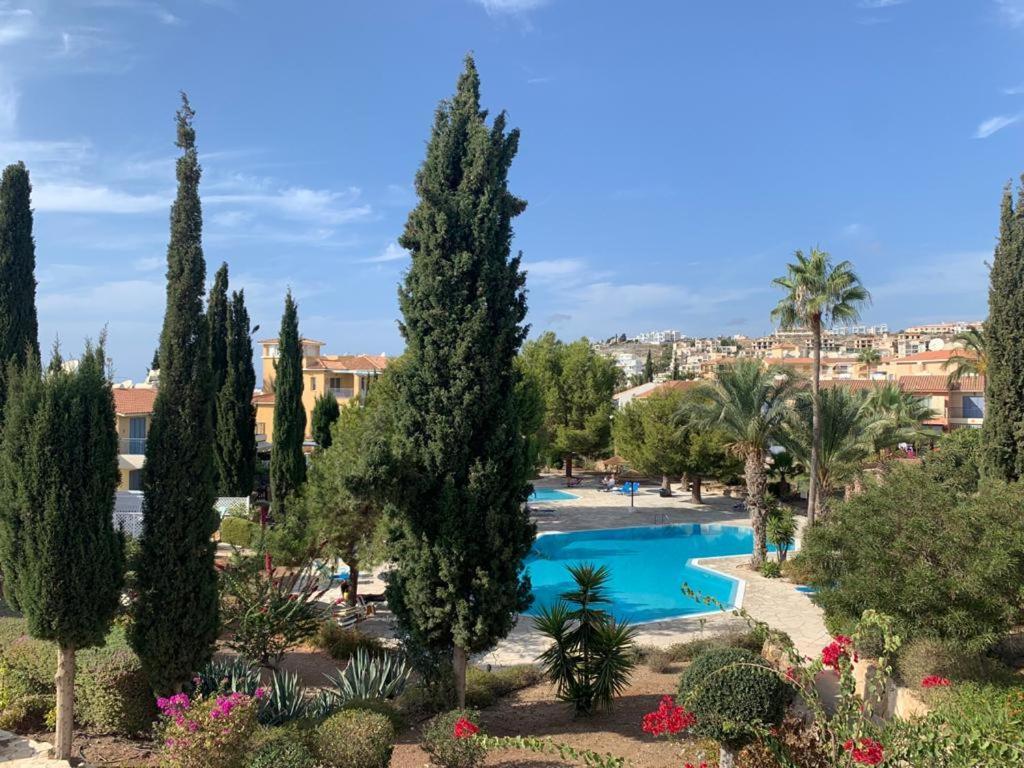Regina Gardens - Spacious 3 Bed, 2 Bath Maisonette Paphos Eksteriør bilde