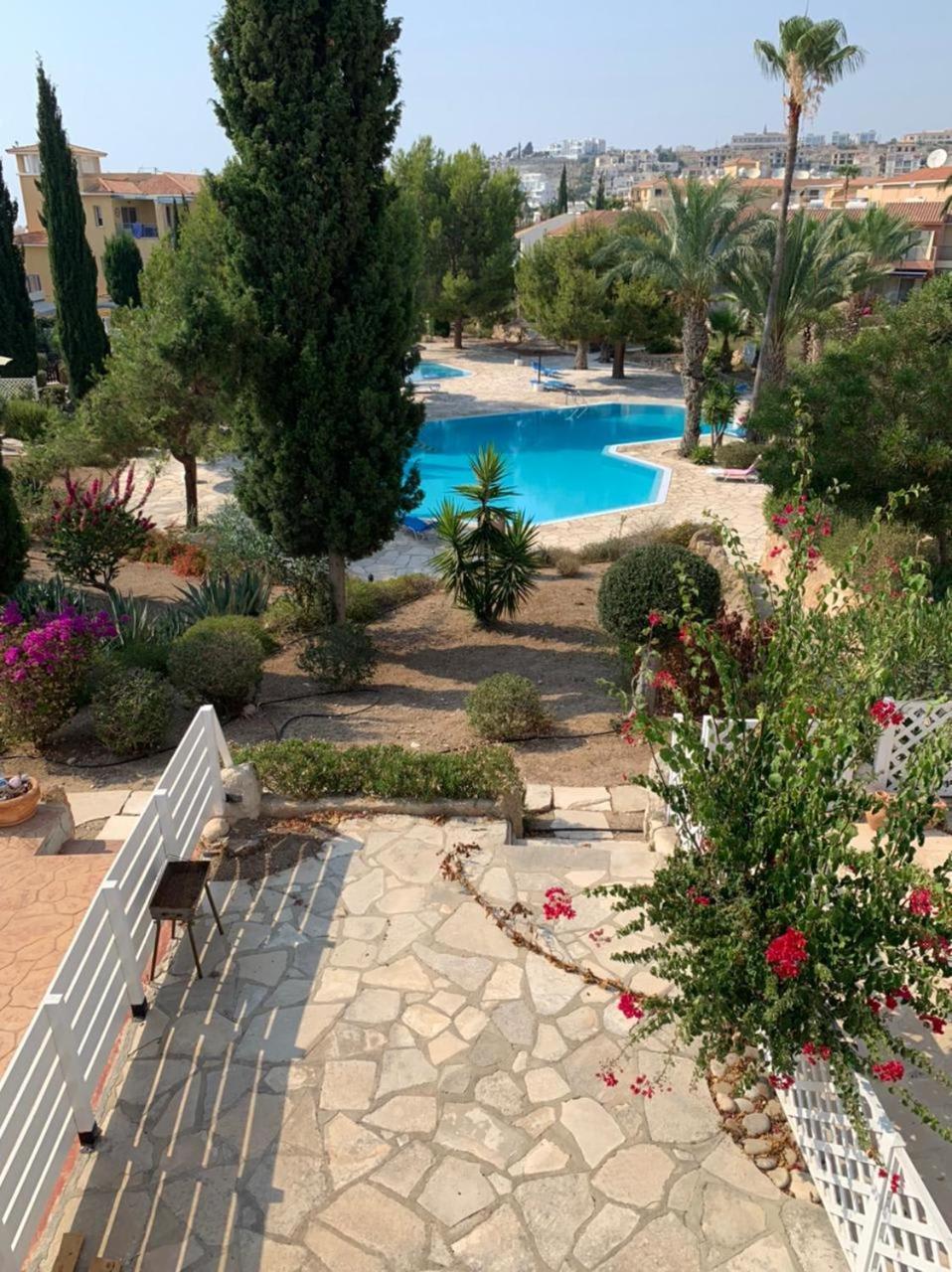 Regina Gardens - Spacious 3 Bed, 2 Bath Maisonette Paphos Eksteriør bilde