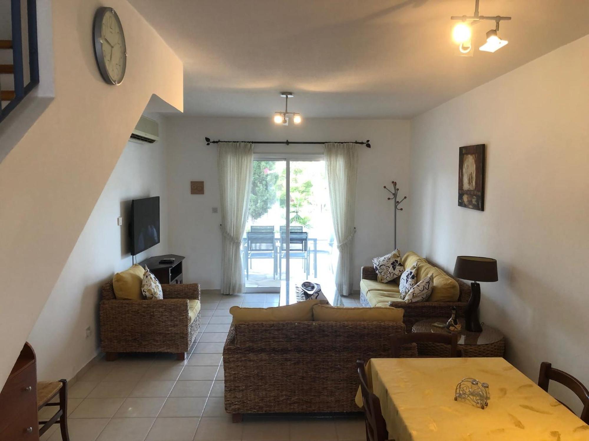 Regina Gardens - Spacious 3 Bed, 2 Bath Maisonette Paphos Eksteriør bilde