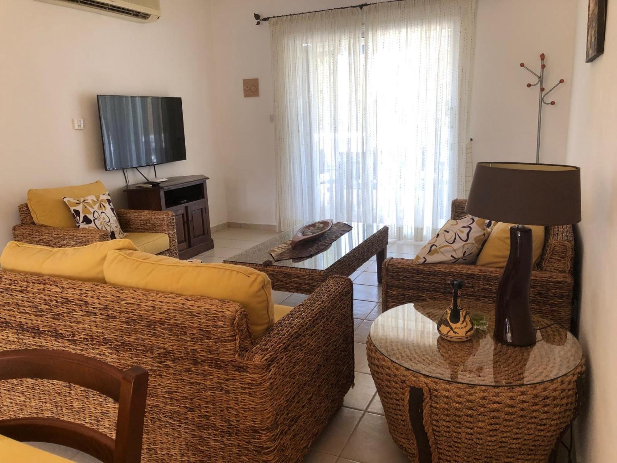 Regina Gardens - Spacious 3 Bed, 2 Bath Maisonette Paphos Eksteriør bilde