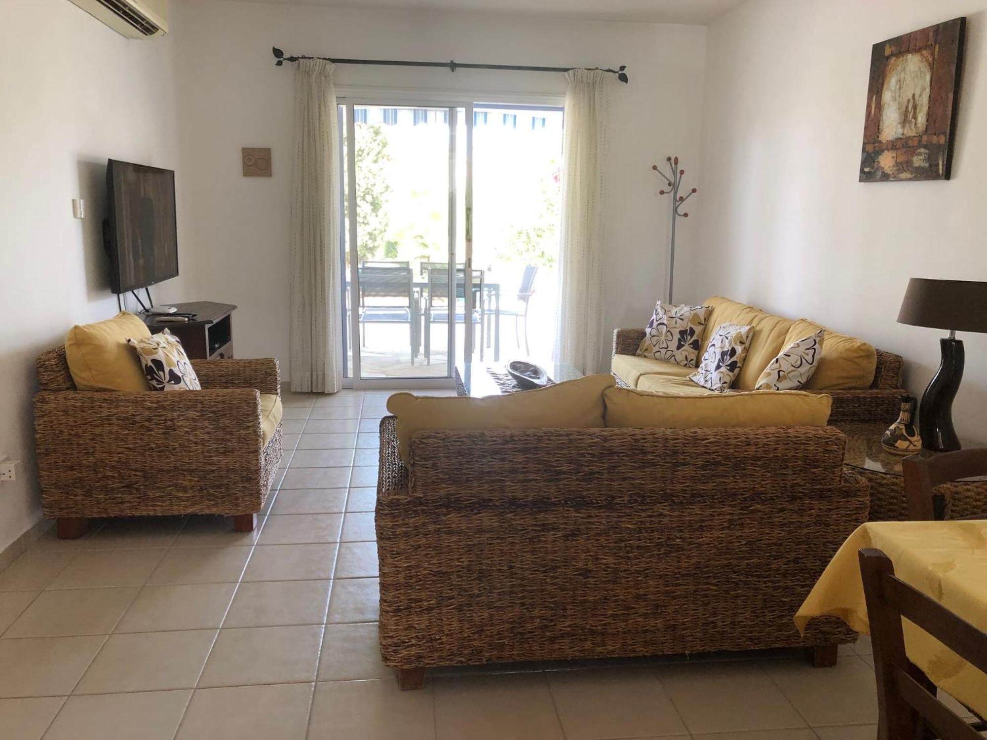 Regina Gardens - Spacious 3 Bed, 2 Bath Maisonette Paphos Eksteriør bilde
